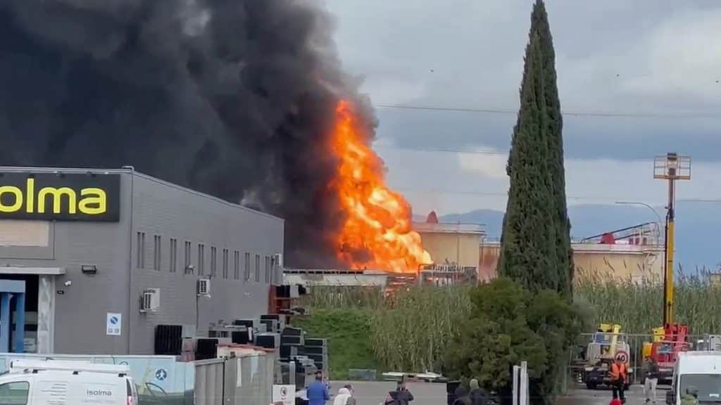 firenze esplosione raffineria oggi 9 dicembre