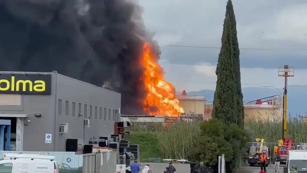 firenze esplosione raffineria oggi 9 dicembre