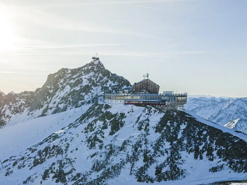 qual è hotel più alto europa quanto costa camera