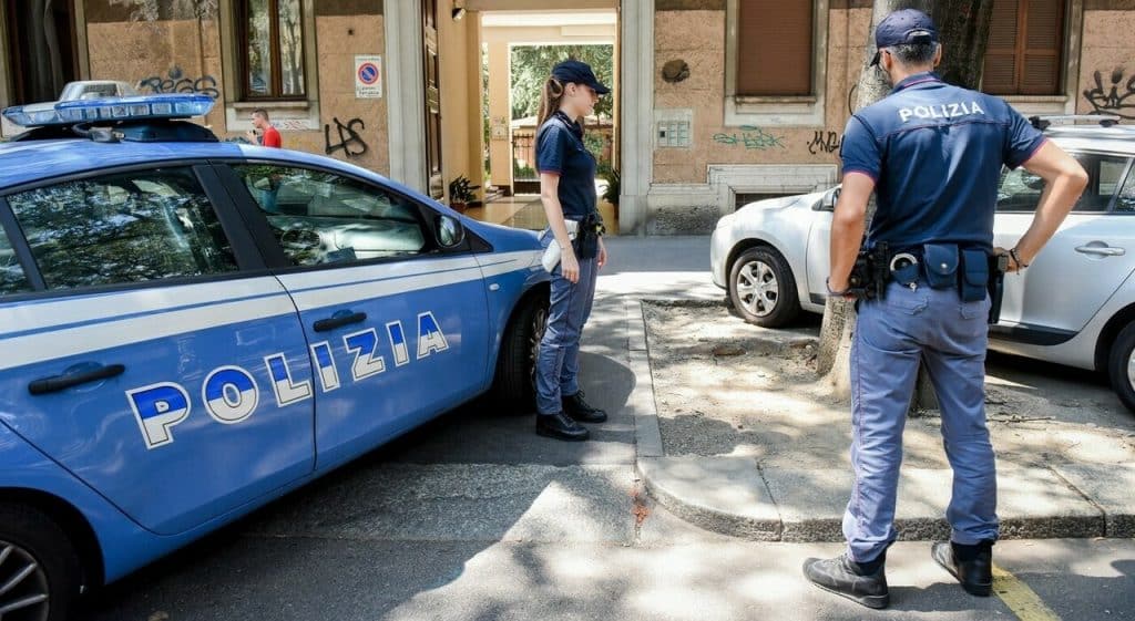 furto auricolari napoli arresti