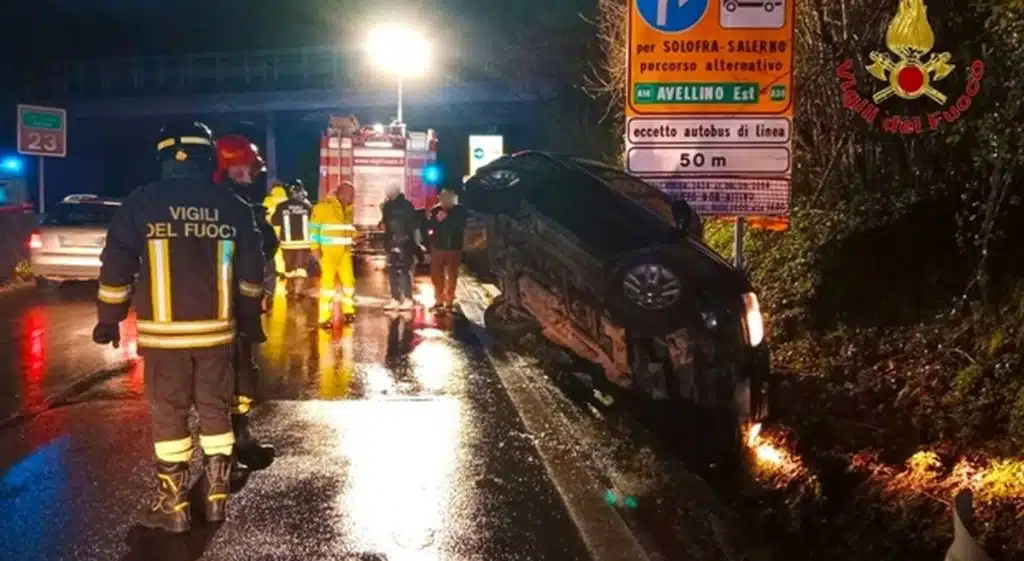 Incidente raccordo Avellino Salerno atripalda oggi 4 gennaio