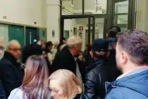 protesta residenti alloggi popolari salerno aumenti affitti