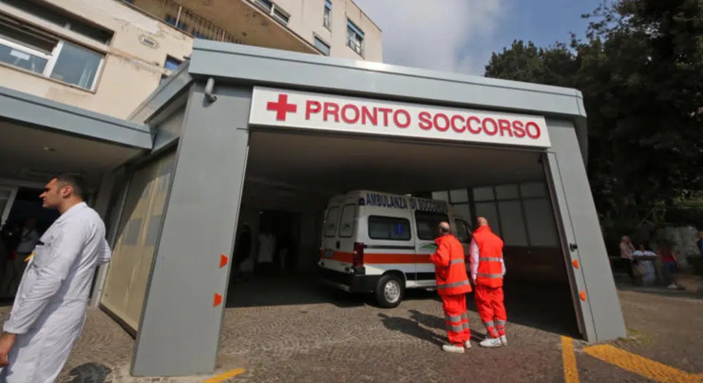 aggressione ospedale napoli dottoressa arrestata