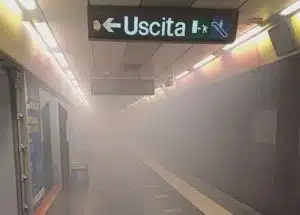 incendio stazione metropolitana napoli piscinola