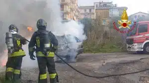 Incendio Pontecagnano auto fiamme oggi 9 gennaio