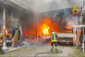 incendio deposito edile avellino 13 gennaio