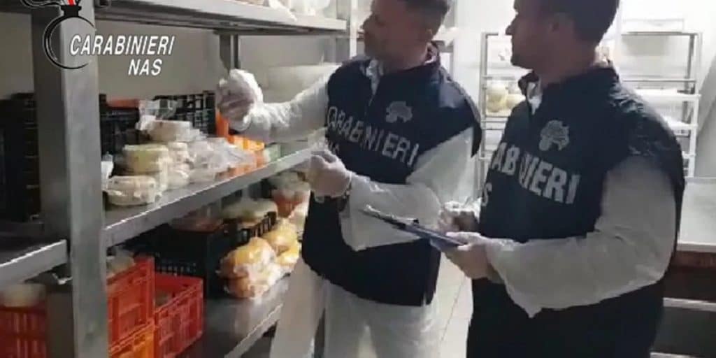 carinaro controlli pacchi alimentari chiesa 18 gennaio