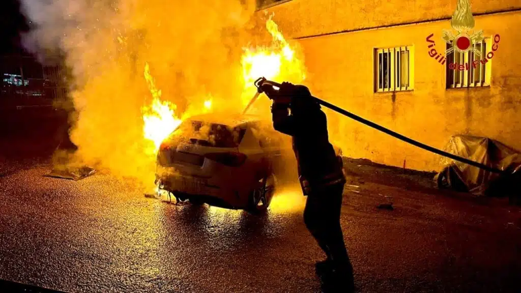 incendio auto avellino oggi 18 gennaio