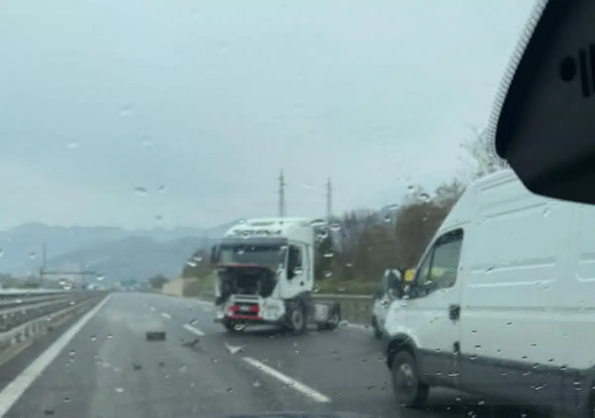 incidente autostrada A2 salerno galleria rufoli oggi 17 gennaio 2025