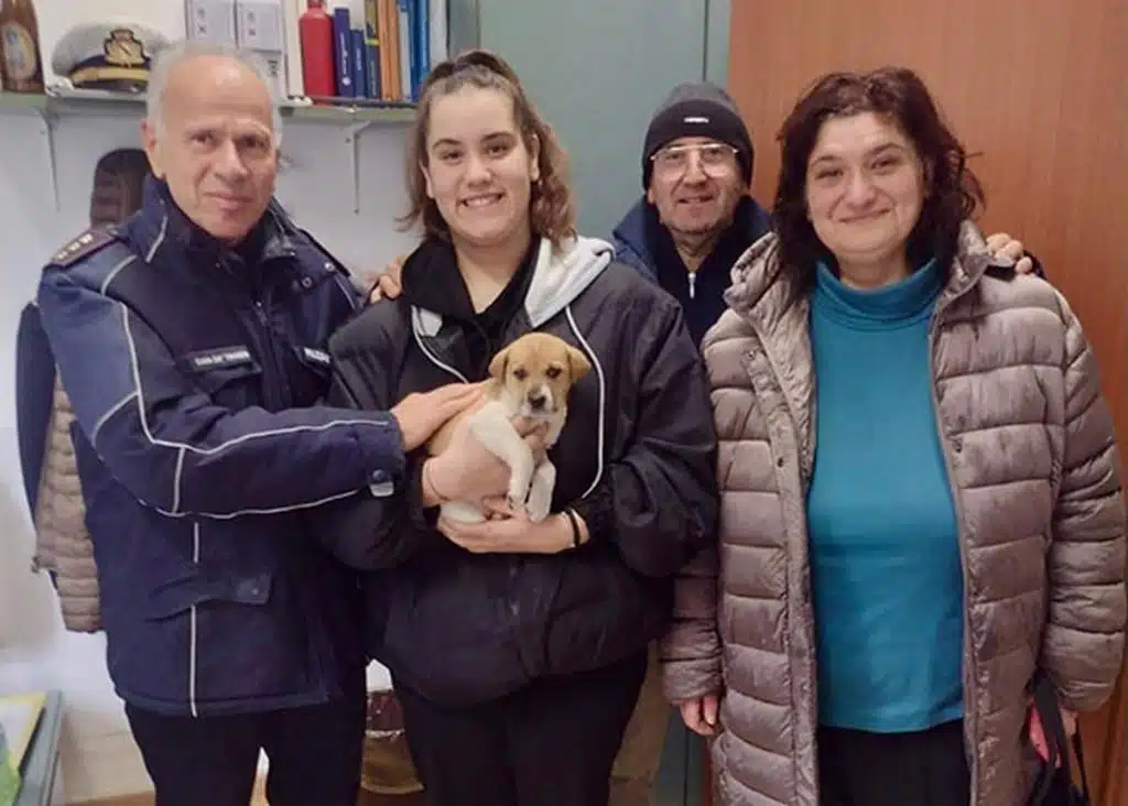 cane abbandonato cava de' tirreni salvato vigili urbani