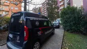 roma donna morta precipitata balcone