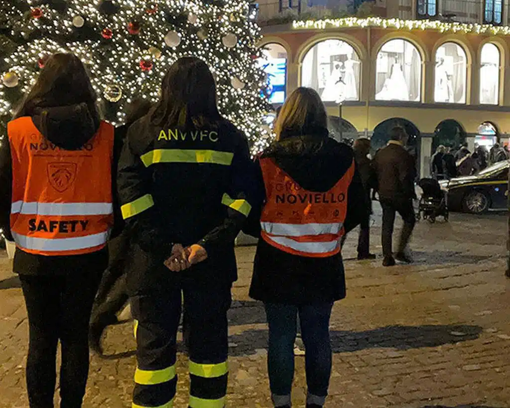 salerno affluenza record luci artista saldi