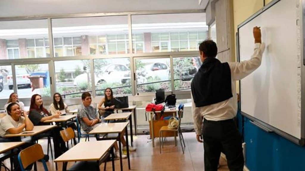 suicidio docenti scuola allarme 5 febbraio 2025