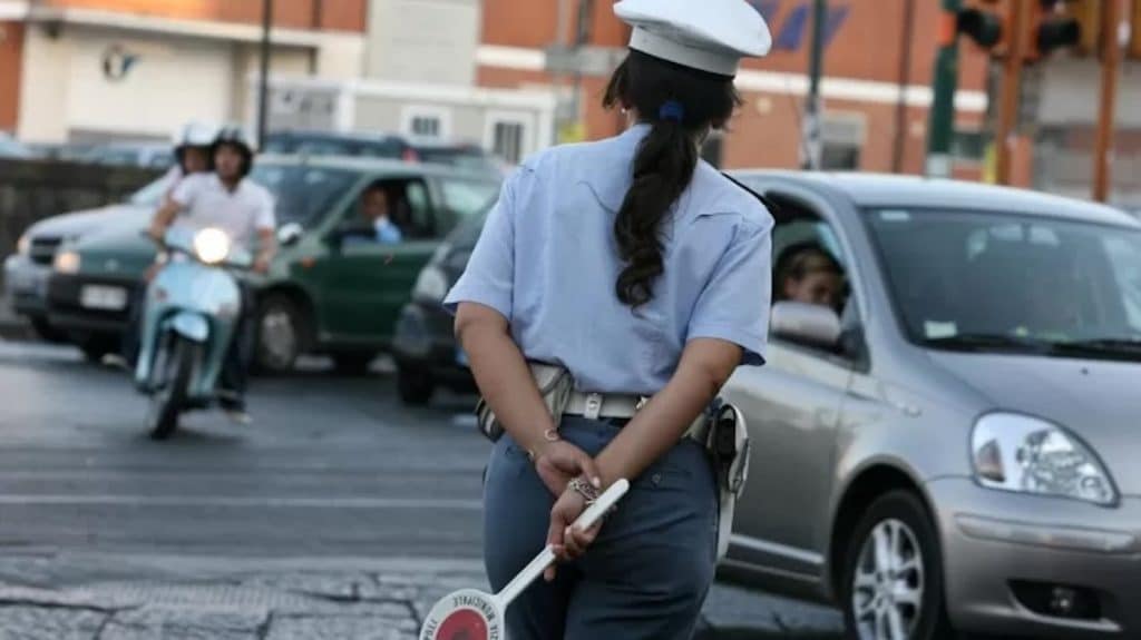 castellammare stabia vigilessa aggredita multa