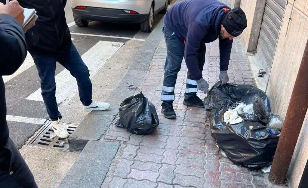 Salerno Pulita, proseguono i controlli sui sacchetti neri