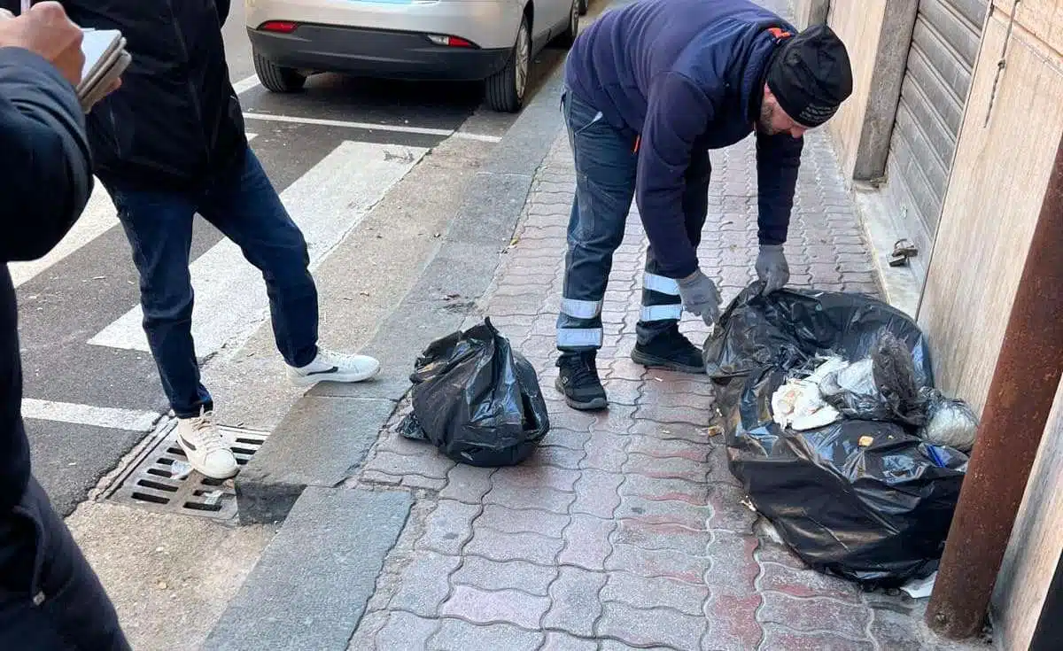 Salerno Pulita, proseguono i controlli sui sacchetti neri