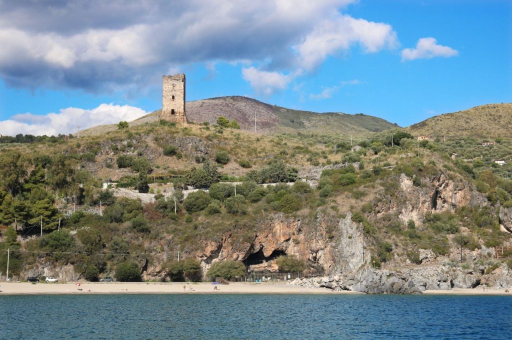 Camerota, importante scoperta nella Grotta della Cala