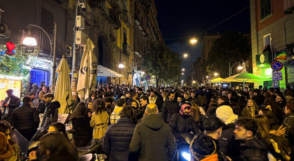 rissa napoli turisti feriti cosa è successo oggi 2 febbraio