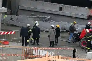 indagati operai morti crollo cantiere esselunga firenze