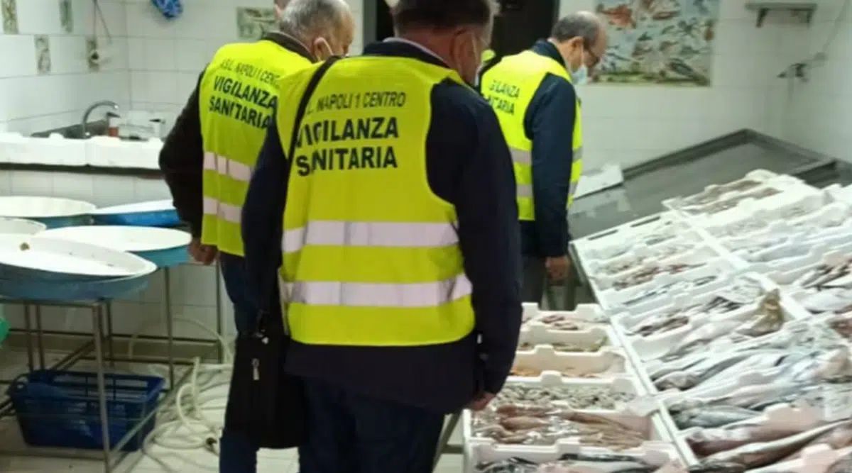 napoli sequestro sospensione sanzioni carenze igieniche