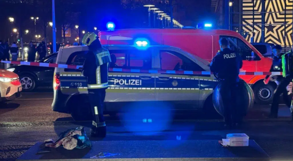 attacco berlino accoltellamento passanti memoriale olocausto