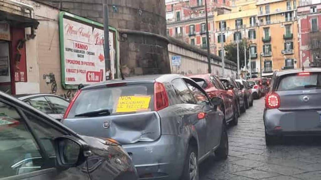 frecce messaggio auto napoli