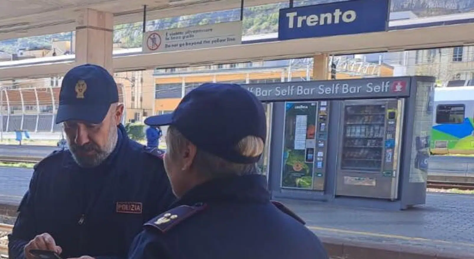 trento bambino solo stazione