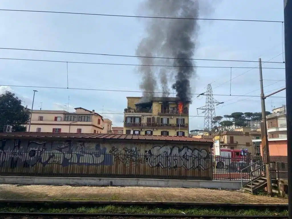 incendio roma morta donna oggi 10 febbraio