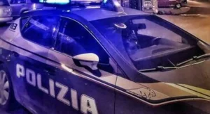 poliziotti aggrediti napoli arresto 27 febbraio