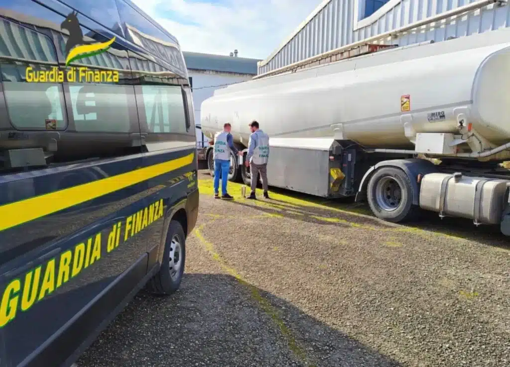 benevento sequestro autocisterna gasolio autotrazione