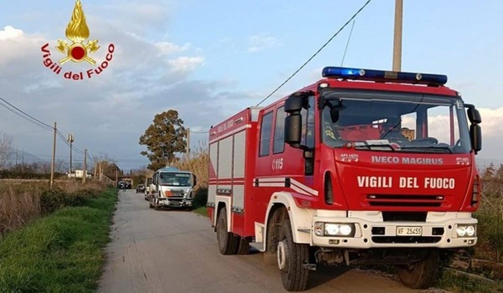 incidente cellole camion incastrato sotto ponte