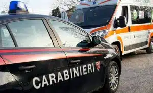 Anziano sviene in casa, salvato dai carabinieri dopo la segnalazione di un vicino