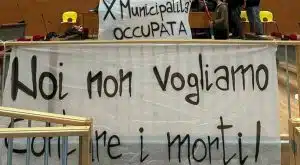 bagnoli occupata sede x municipalità