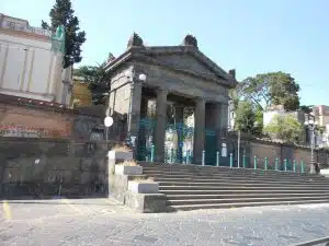 incendio cipresso cimitero napoli chiuso 16 marzo