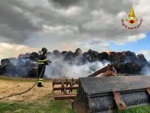 incendio sturno rotoballe 17 marzo