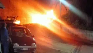 Vietri incendi auto