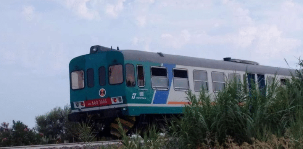 Lodi macchinista capotreno aggrediti