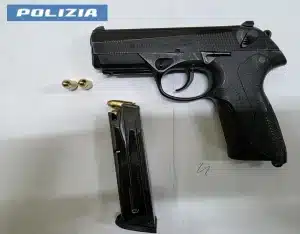 napoli arresti pistola oggi 20 marzo