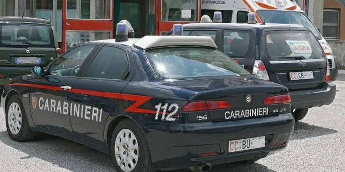 santa maria capua vetere tentato suicidio salvato carabinieri 20 marzo